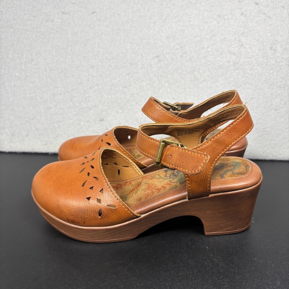 b.o.c. Jasmine Women's Platform Clogs Size 6M Tan Floral Cutout Slingback Sandal